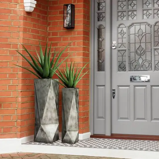 Glitzhome&reg; Geometric Antique Silver Metal Floor Vases Set {7}