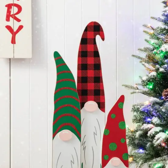 Glitzhome&reg; 34.75'' Wooden Gnome Family Porch D&eacute;cor {6}