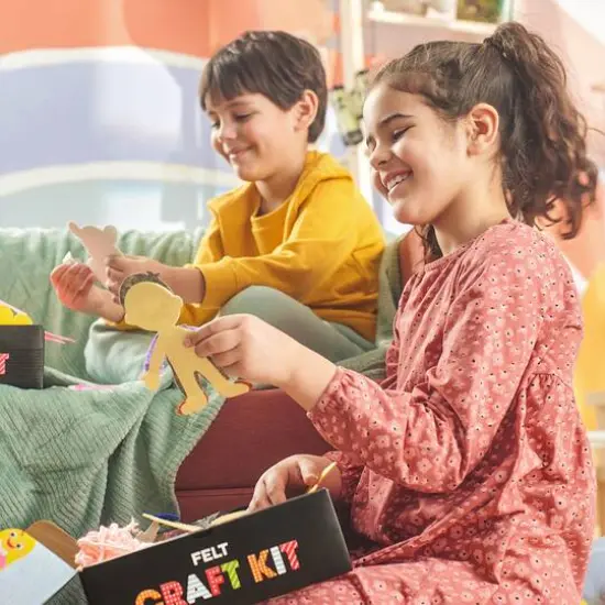 Arteza&reg; Kids Felt Craft Kit, Puppet/People {5}