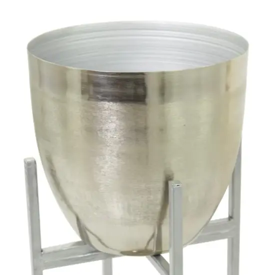 CosmoLiving by Cosmopolitan Silver Metal Planter with Removable Stand Set {5}