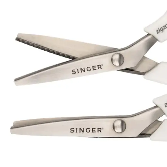 SINGER&reg; 9" Pinking Shears with Zigzag Pattern {3}