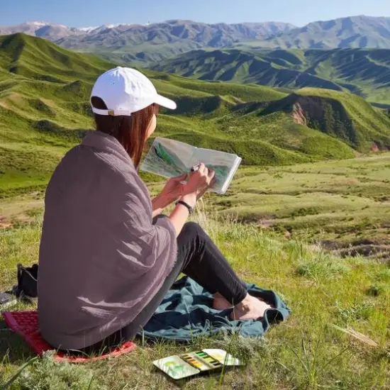 Arteza&reg; Earth Colors Watercolor Half Pan Set {8}