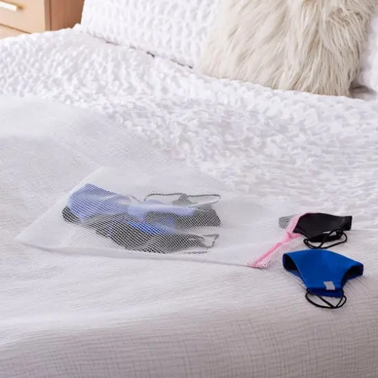 Household Essentials 22" Mesh Wash Bag for Sweaters {3}