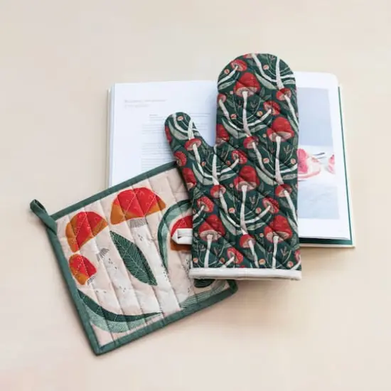 Hello Honey&reg; Multicolor Mushroom Print Quilted Cotton Oven Mitt {3}