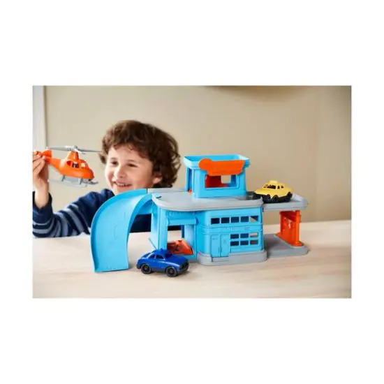 Parking Garage with 3 Vehicles {9}