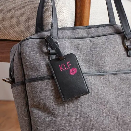 Cricut Joy&trade; Smart Iron-On&trade; Glitter Lipstick {4}