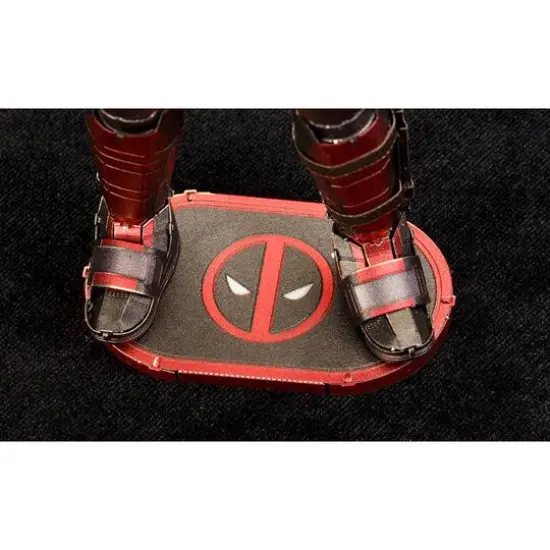 Metal Earth&reg; Deadpool Steel Model Kit {12}
