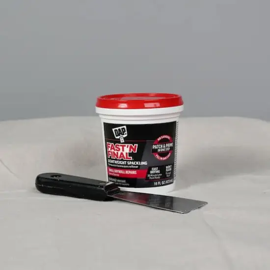 DAP&reg; Fast 'N Final&reg; 16oz. Lightweight Spackling {3}