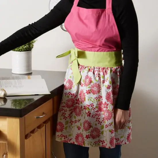 DII&reg; Pink Pout Daisy Apron {7}