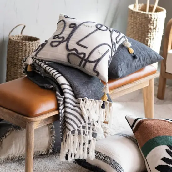 Hello Honey&reg; Cotton Jacquard Throw Blanket with Arch Design and Fringe, Black and White {4}