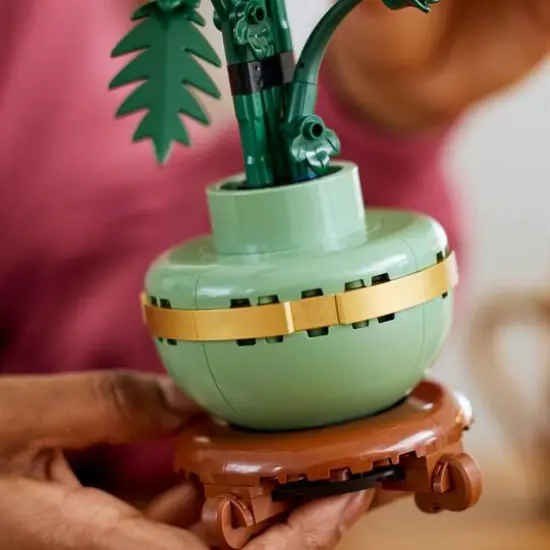 LEGO&reg; Botanicals Chrysanthemum Flower Decor Building Set 10368 {8}