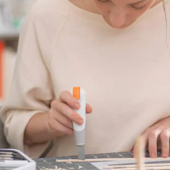 Fiskars&reg; Heavy-Duty Easy Change Detail Knife {8}