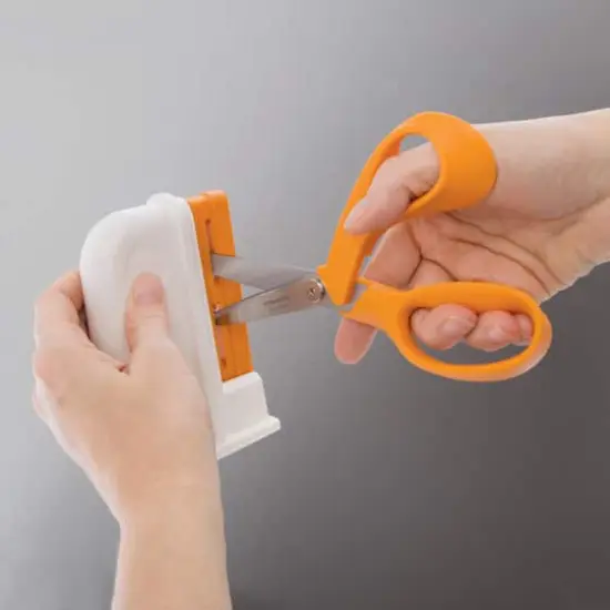 Fiskars&reg; Universal Scissors Sharpener {5}