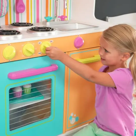 KidKraft Deluxe Big & Bright Kitchen {7}