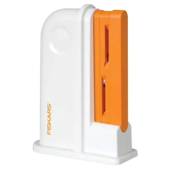 Fiskars&reg; Universal Scissors Sharpener {4}