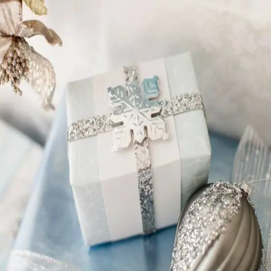 Cuttlebug&reg; Holiday Sampler Cut & Emboss Die Set {5}