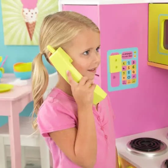 KidKraft Deluxe Big & Bright Kitchen {3}